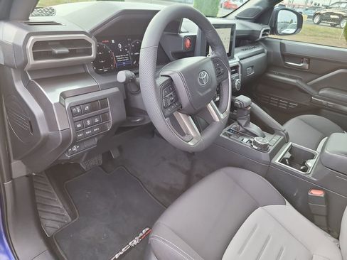 Used 2025 Toyota Tacoma TRD Off-Road image 15