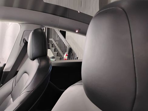 Used 2021 Tesla Model Y 2WD image 64