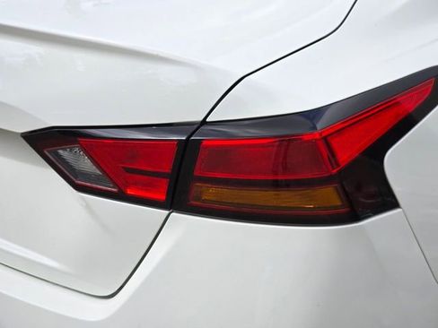 Used 2025 Nissan Altima 2.5 SV FWD image 7