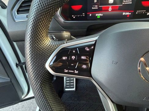 Used 2023 Volkswagen Tiguan SE R-Line image 19