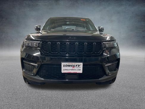 Used 2023 Jeep Grand Cherokee Altitude AWD/4WD image 2