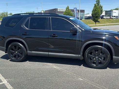 Certified 2025 Honda Pilot Black Edition image 3