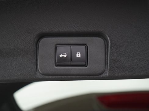 Used 2024 Nissan Rogue SV w/ SV Premium Package image 16