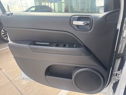 Used 2015 Jeep Compass Sport w/ Power Value Group image 8