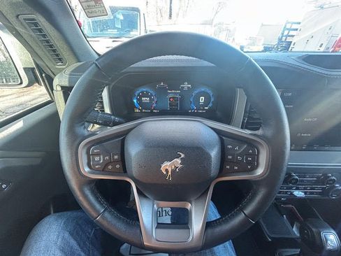 Used 2025 Ford Bronco Outer Banks image 17
