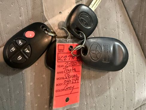Used 2020 Toyota Sienna LE FWD image 21