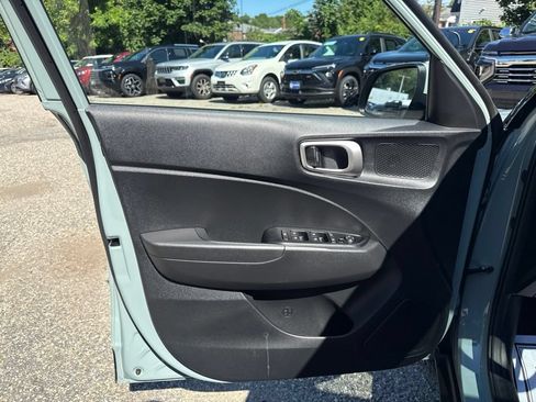 Certified 2025 Hyundai Venue SEL FWD image 11
