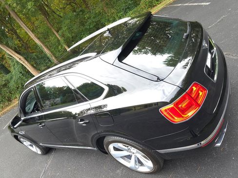 Used 2020 Bentley Bentayga Plug-In Hybrid image 82