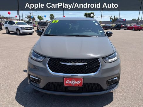 Used 2025 Chrysler Pacifica Select FWD image 10