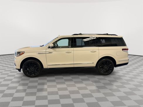 Used 2024 Lincoln Navigator L Reserve image 2