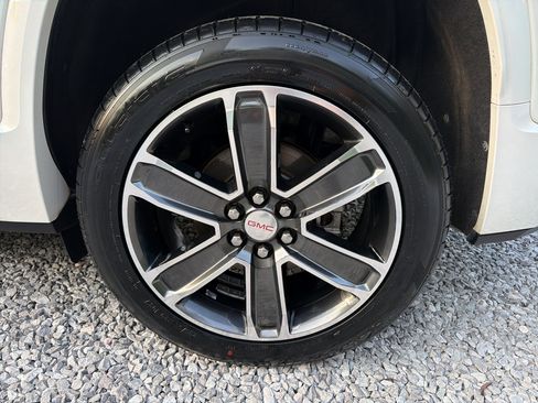 Used 2018 GMC Acadia Denali w/ Technology Package FWD image 9