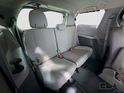 Used 2019 Toyota Sienna XLE w/ XLE Navigation Package AWD/4WD image 40