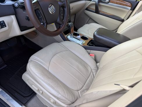 Used 2008 Buick Enclave CXL w/ Entertainment Package #2 FWD image 25