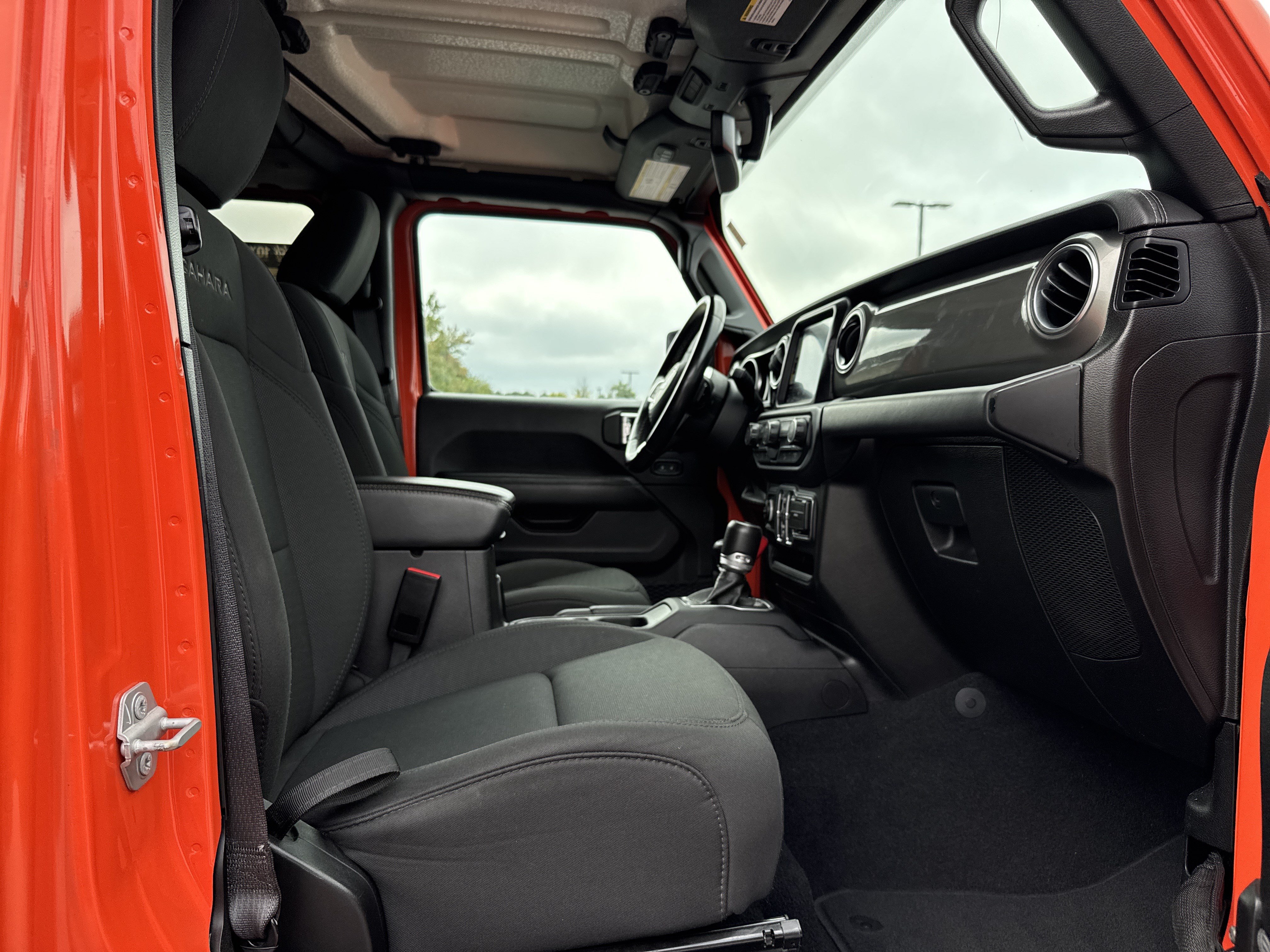 Used 2020 Jeep Wrangler Unlimited Sahara w/ Uconnect 4C Nav & Sound Group AWD/4WD image 29