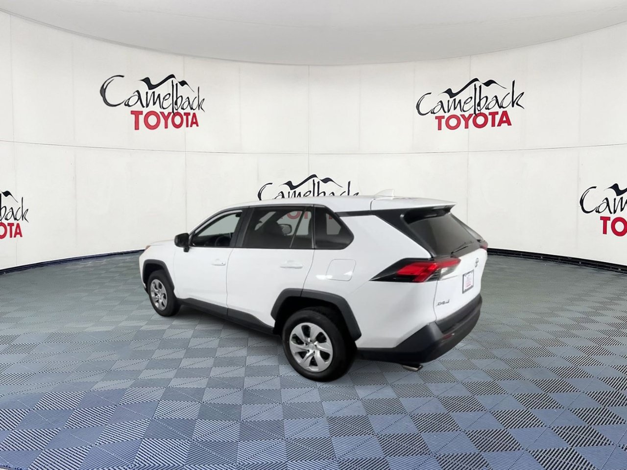 Used 2025 Toyota RAV4 LE AWD/4WD image 8