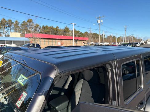 Used 2025 Jeep Wrangler Sport S image 14