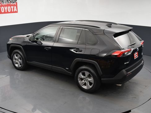 Used 2022 Toyota RAV4 LE AWD/4WD image 18