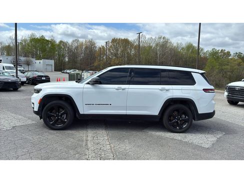 Used 2023 Jeep Grand Cherokee L Laredo image 4