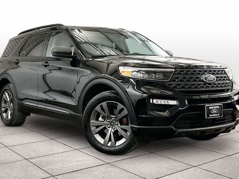 Used 2021 Ford Explorer XLT w/ Equipment Group 202A image 2