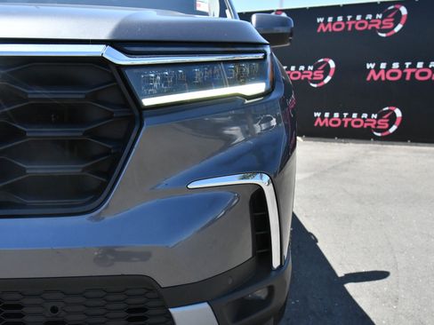 Used 2024 Honda Pilot EX-L image 11