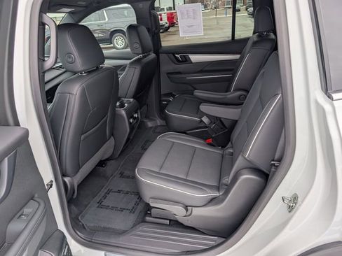 Used 2025 Buick Enclave Preferred image 11