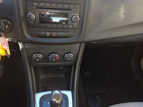 Used 2013 Dodge Avenger SE FWD image 14