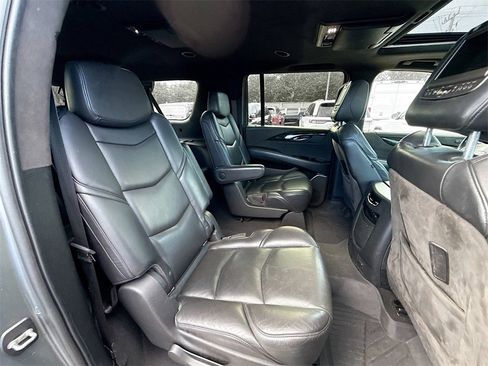 Used 2019 Cadillac Escalade ESV Platinum image 32