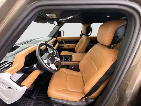 Certified 2024 Land Rover Defender 110 SE AWD/4WD image 18