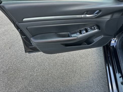 Used 2024 Nissan Altima 2.5 SR image 11