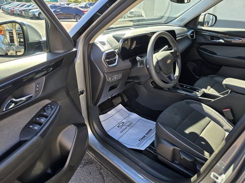 Used 2025 Chevrolet TrailBlazer LT image 11