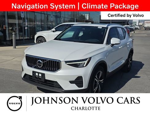 Certified 2025 Volvo XC40 B5 Core image 3