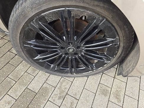 Used 2024 Land Rover Range Rover Long Wheelbase SE image 10