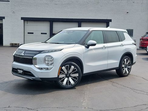 Used 2025 Mitsubishi Outlander SE AWD/4WD image 1