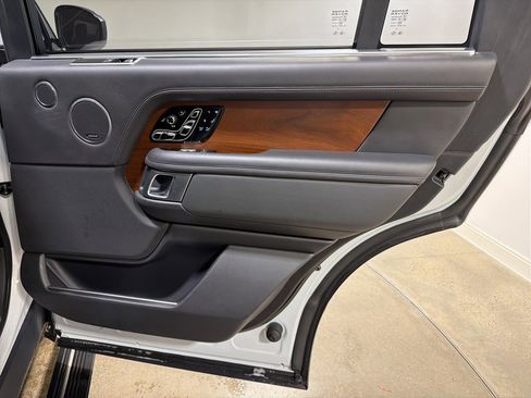 Used 2020 Land Rover Range Rover SV Autobiography Dynamic image 26