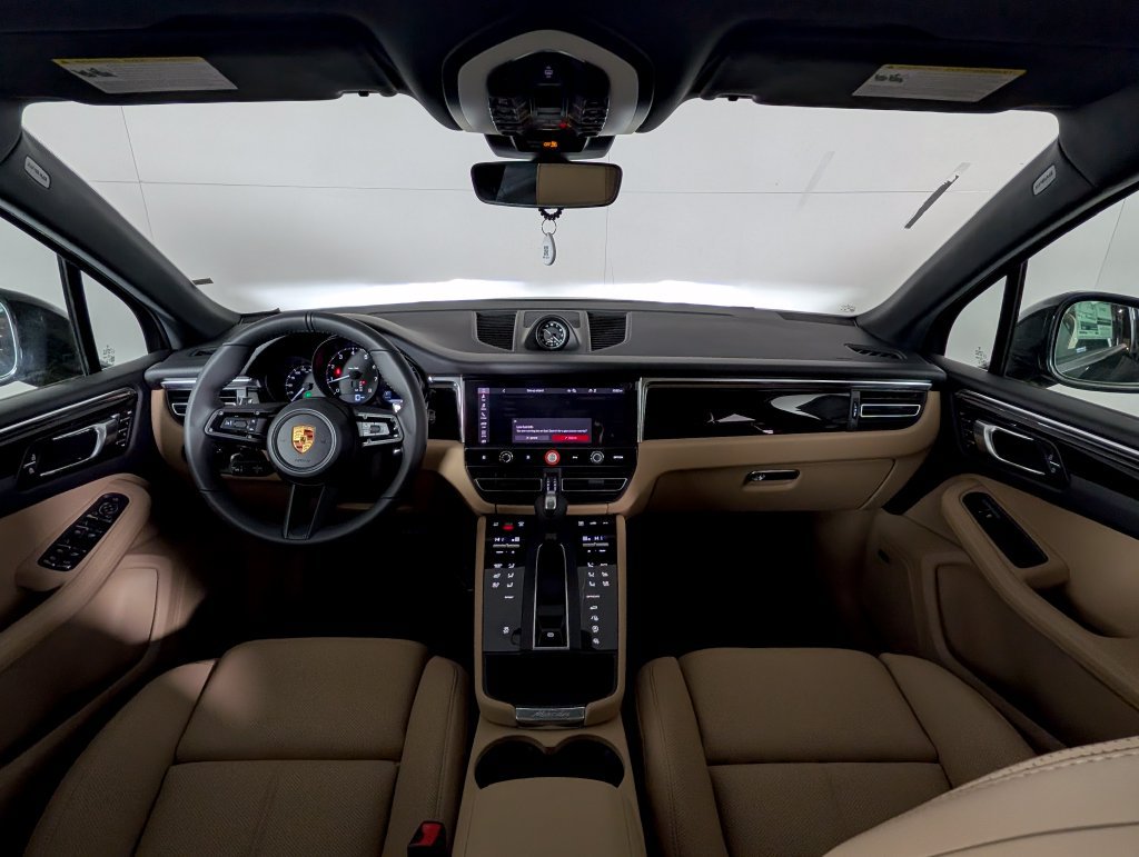 Certified 2026 Porsche Macan AWD/4WD image 20