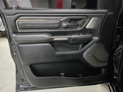 Used 2020 RAM 1500 Limited w/ Black Appearance Package AWD/4WD image 10