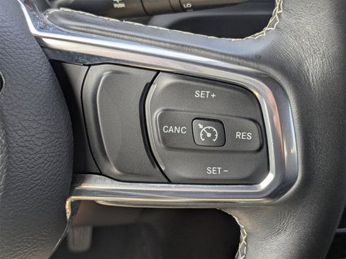 Used 2018 Jeep Wrangler Unlimited Sahara image 28