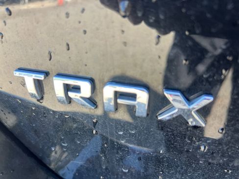 Used 2021 Chevrolet Trax LS FWD image 27