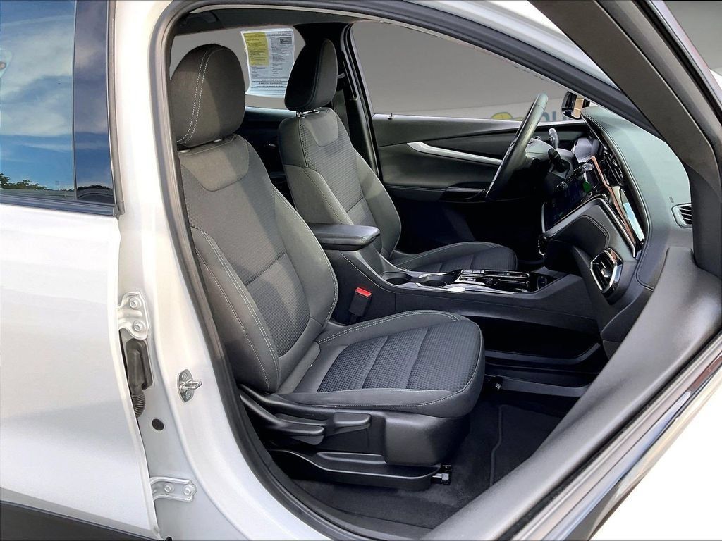Used 2022 Chevrolet Bolt EUV LT w/ Driver Confidence Package FWD image 11