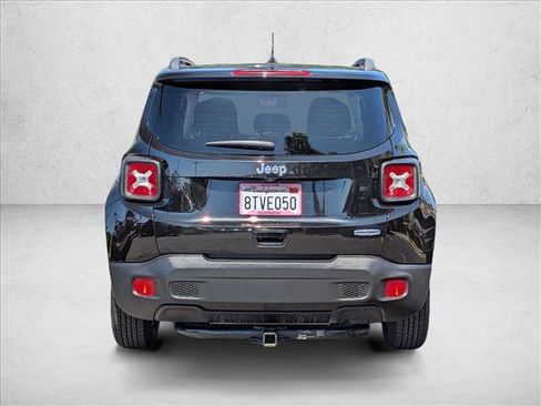 Used 2018 Jeep Renegade Latitude FWD image 7