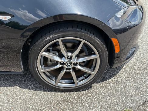 Used 2021 MAZDA MX-5 Miata Grand Touring RWD image 12