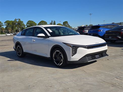 New 2025 Kia K4 EX image 2