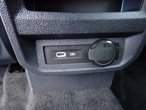 Used 2022 Volkswagen Tiguan SE AWD/4WD image 10
