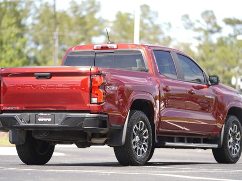Used 2024 Chevrolet Colorado Z71 w/ Z71 Convenience Package 2 AWD/4WD image 47