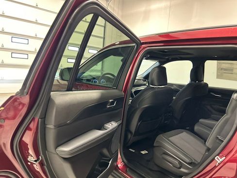 New 2026 Jeep Grand Cherokee L Laredo image 32