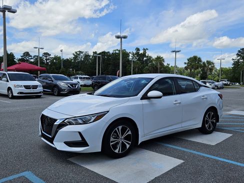 Used 2021 Nissan Sentra SV image 2