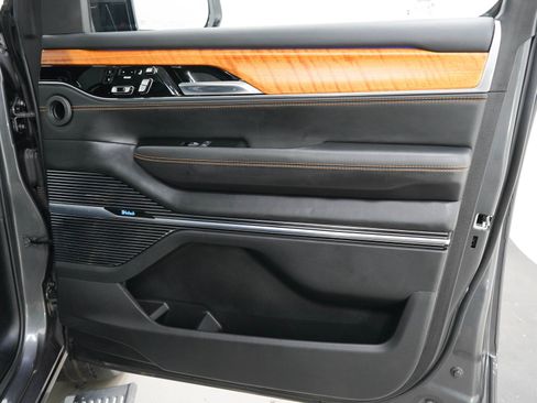 Used 2022 Jeep Grand Wagoneer Series III w/ Rear-Seat Entertainment Group AWD/4WD image 12