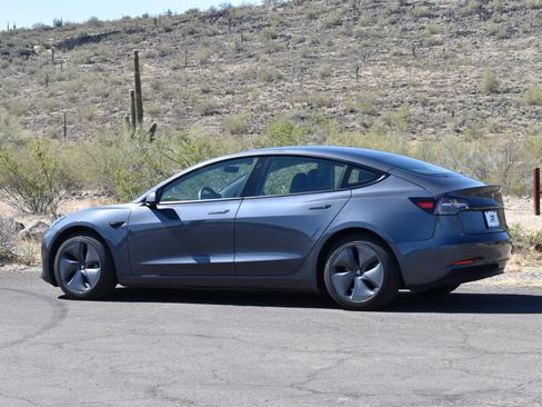 Used 2022 Tesla Model 3 Long Range AWD/4WD image 5