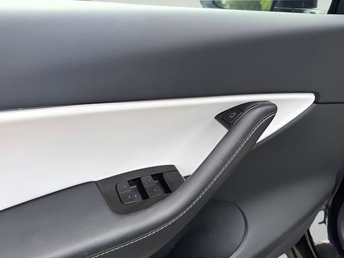 Used 2020 Tesla Model Y Long Range AWD/4WD image 15