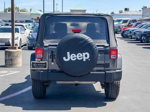 Used 2018 Jeep Wrangler Sport AWD/4WD image 3